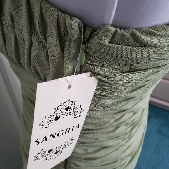 Sangria Green Sleeveless Formal Dress Size 12 - Picture 5 of 11